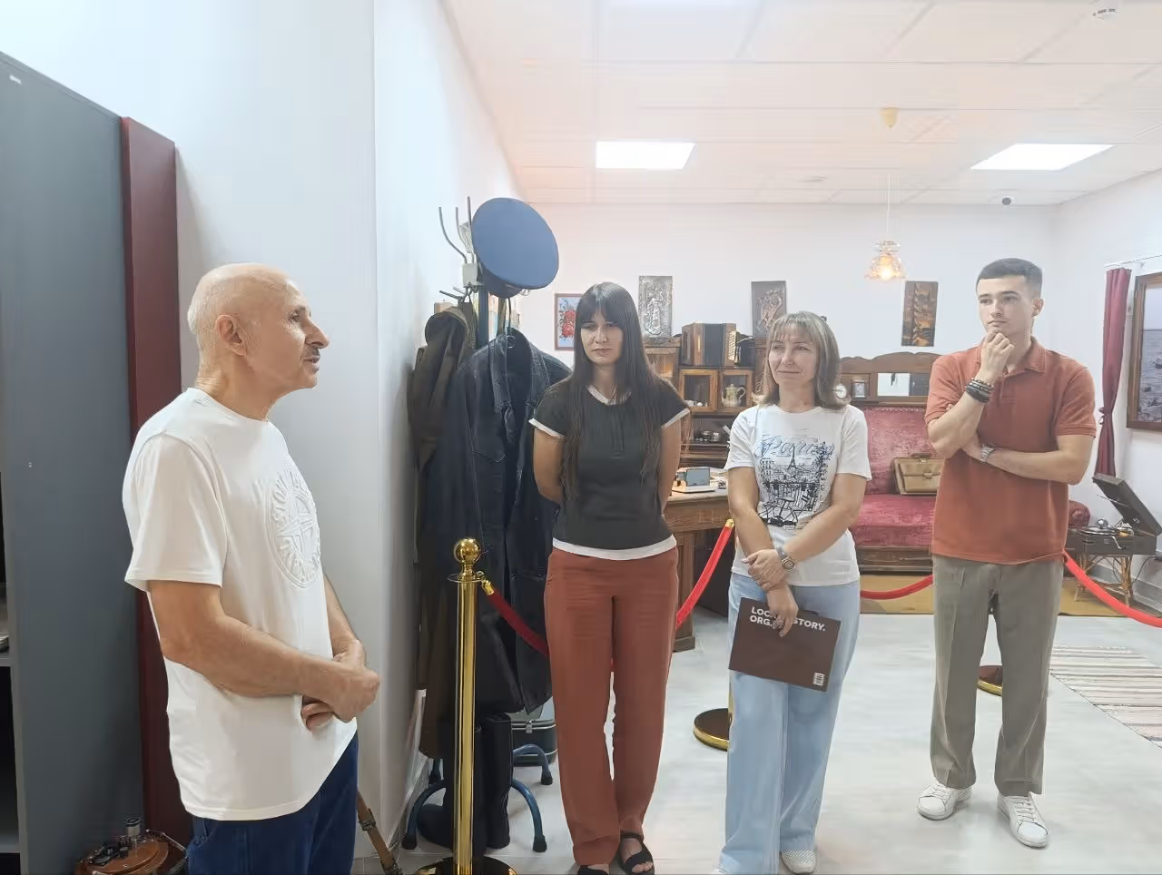 "Закарбовані миті": у Краєзнавчому музеї міста Горішні Плавні відкрилася нова виставка фотографій