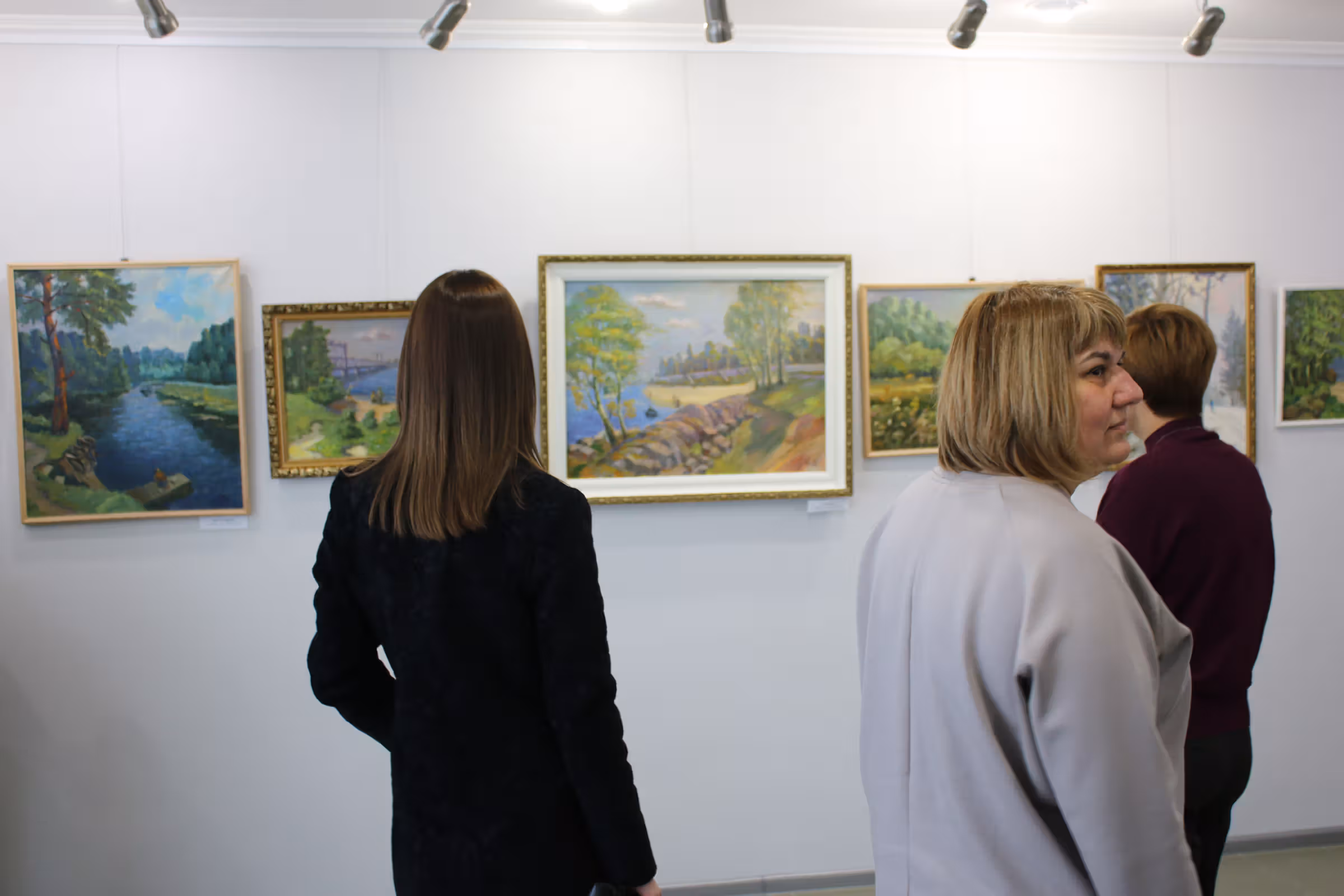 «Сповідь фарбами»: у музеї відкрилася ретроспективна виставка пам'яті Володимира Яковлєва
