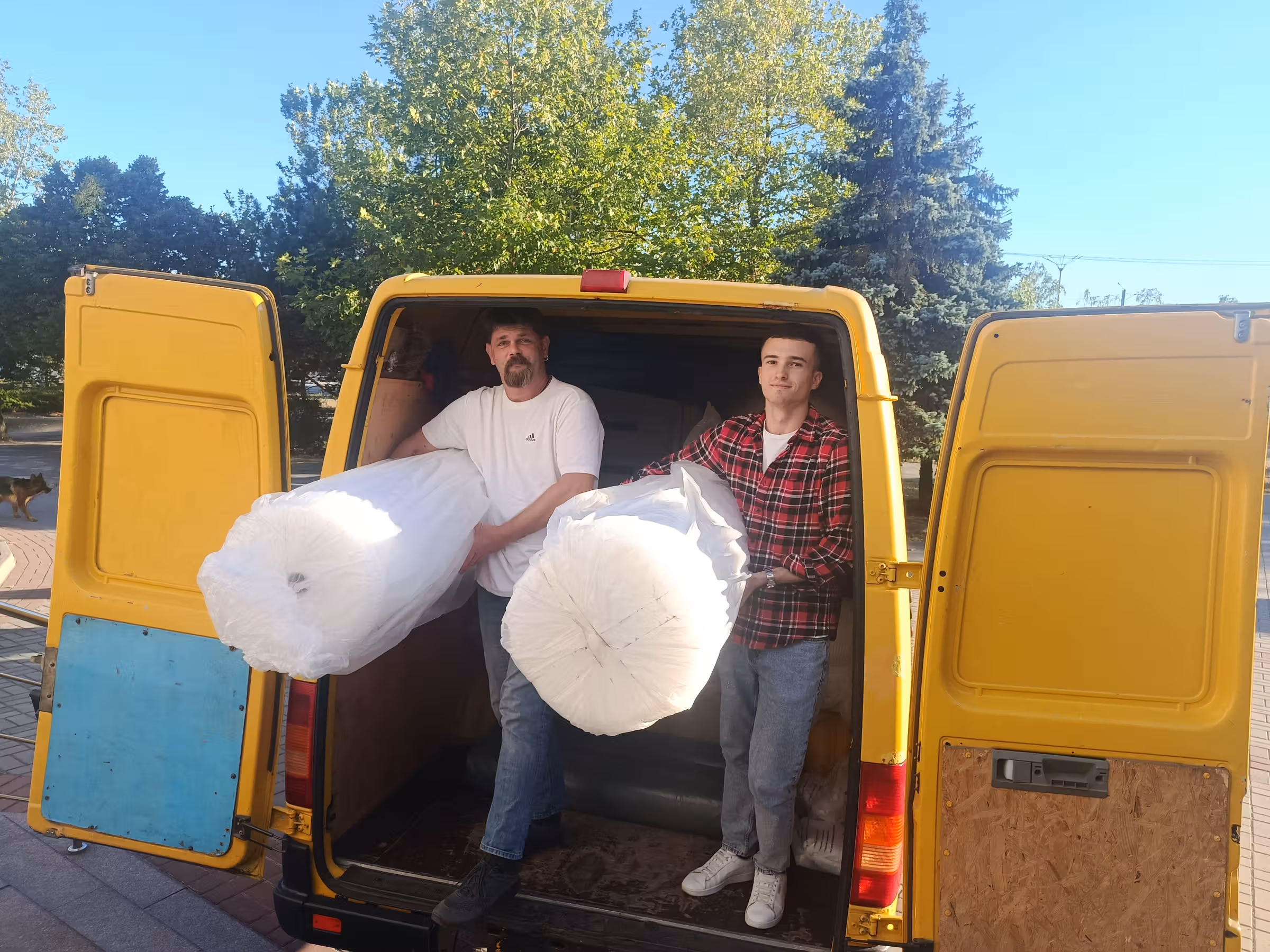 Гуманітарна допомога від Центру допомоги мистецтву України (Ukraine Art Aid Center)